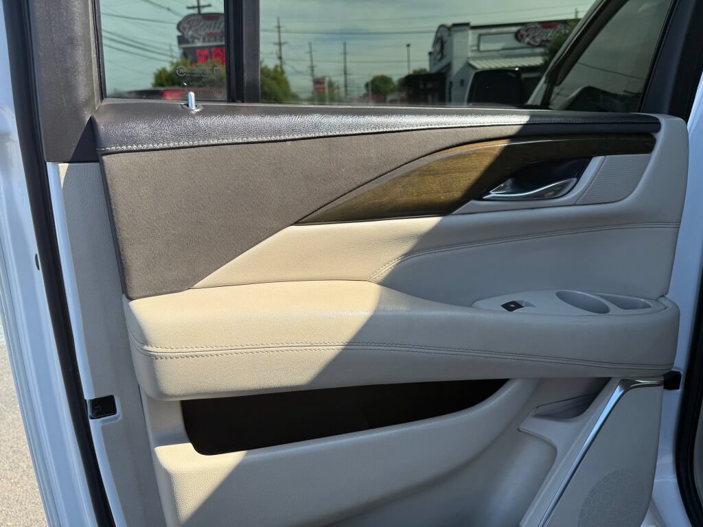 Used 2018 Cadillac Escalade ESV Premium Luxury w/ LPO, Radiant Package AWD/4WD image 21