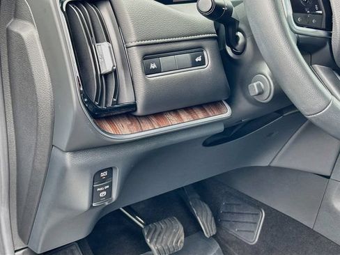 Certified 2025 Nissan Armada SL w/ Captain's Chari Seat Package AWD/4WD image 7