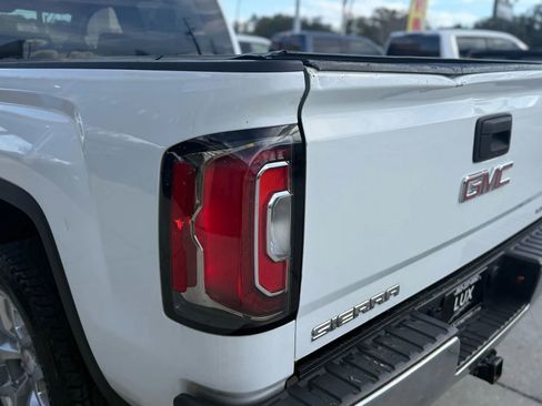 Used 2018 GMC Sierra 1500 SLT w/ SLT Premium Package image 11