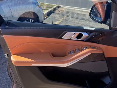 Used 2021 BMW X7 M50i w/ Executive Package image 9