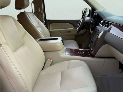 Used 2011 Chevrolet Suburban LTZ image 26