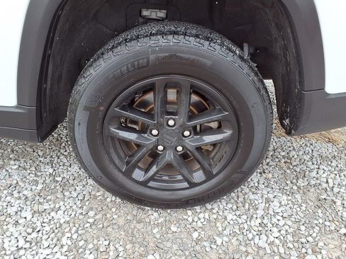 Used 2025 Jeep Grand Cherokee L Laredo w/ Luxury Tech Group I image 36