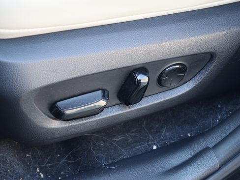 Used 2025 Lexus NX 450h+ AWD w/ Luxury Package image 36