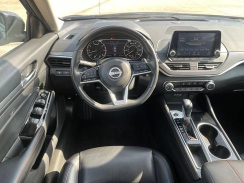 Used 2024 Nissan Altima 2.5 SR FWD image 11