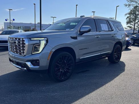 Used 2025 GMC Yukon Denali w/ Denali Reserve Package image 7