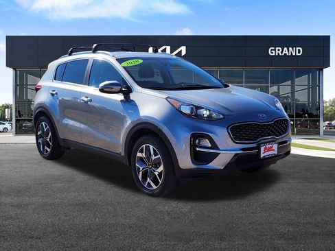 Used 2020 Kia Sportage EX image 2