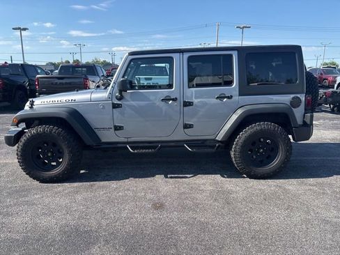 Used 2015 Jeep Wrangler Unlimited Rubicon w/ Connectivity Group AWD/4WD image 4