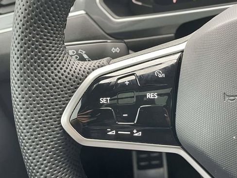 Used 2022 Volkswagen Tiguan SEL R-Line image 24