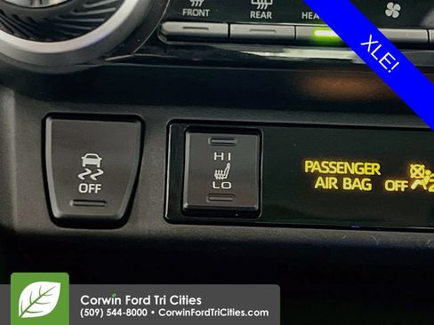 Used 2021 Toyota RAV4 XLE w/ Convenience Package AWD/4WD image 23
