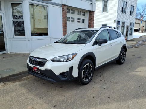 Used 2022 Subaru Crosstrek 2.0i image 2