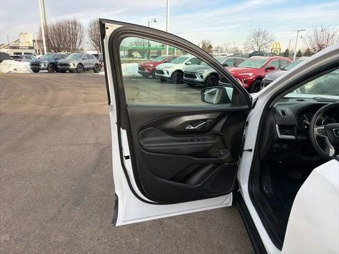 Used 2022 GMC Terrain SLE w/ Driver Convenience Package image 29