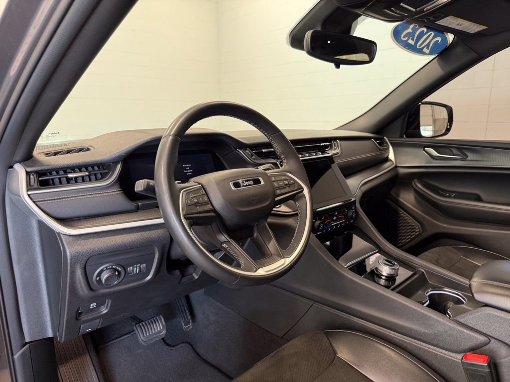 Used 2023 Jeep Grand Cherokee L Laredo AWD/4WD image 21