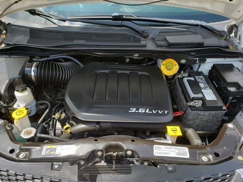 Used 2018 Dodge Grand Caravan SE w/ UConnect Hands-Free Group FWD image 26