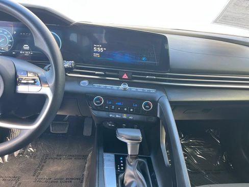 Used 2024 Hyundai Elantra SEL FWD image 17