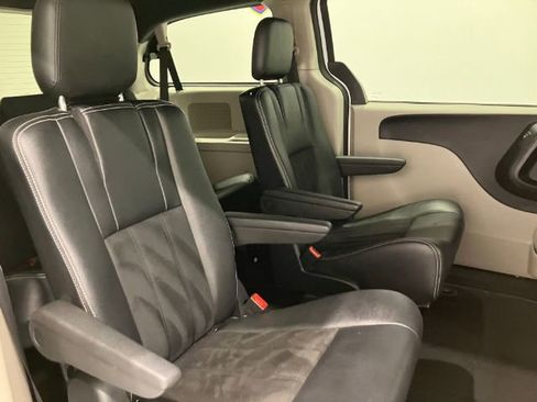 Used 2019 Dodge Grand Caravan SXT image 22
