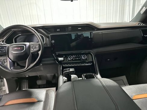 Used 2023 GMC Sierra 1500 AT4 w/ Technology Package AWD/4WD image 17