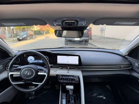 Used 2022 Hyundai Elantra Limited image 33