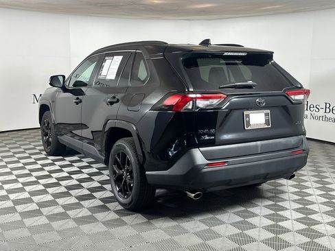 Used 2021 Toyota RAV4 XLE w/ Convenience Package FWD image 5