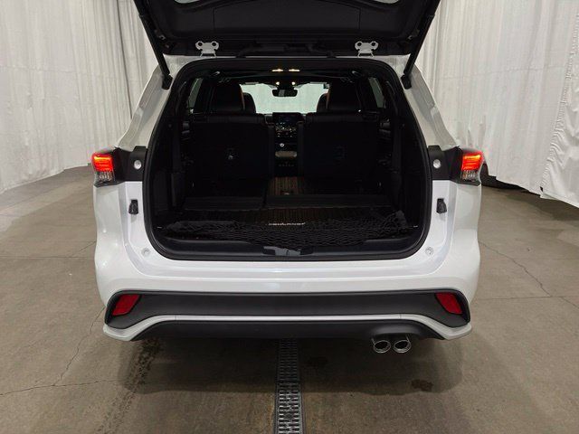Used 2023 Toyota Highlander XSE AWD/4WD image 14