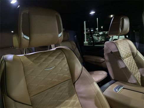 Used 2022 Cadillac Escalade Premium Luxury w/ Performance Package image 21