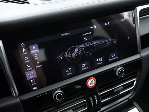 Certified 2026 Porsche Macan AWD/4WD image 15