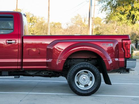 Used 2018 Ford F350 XLT w/ XLT Premium Package image 17
