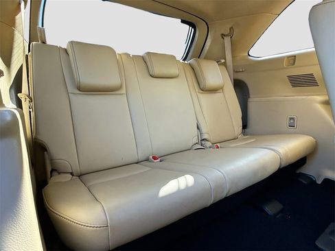 Used 2017 Toyota Highlander XLE image 30