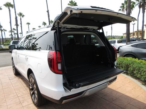 Used 2025 Ford Expedition Platinum w/ Driver's Package AWD/4WD image 26