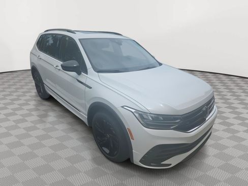 Used 2024 Volkswagen Tiguan SE R-Line AWD/4WD image 2