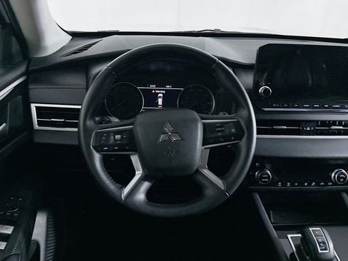 Used 2024 Mitsubishi Outlander SE image 18