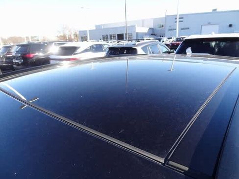 Used 2021 Land Rover Range Rover Velar R-Dynamic S image 17