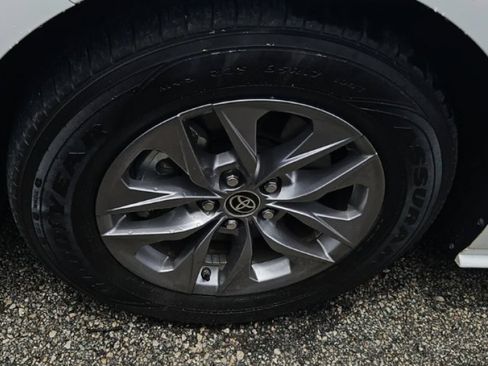 Used 2021 Toyota Sienna LE FWD image 6