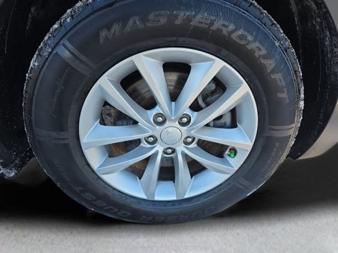 Used 2017 Kia Sorento LX 4D Sport Utility w/ LX Convenience Package image 12