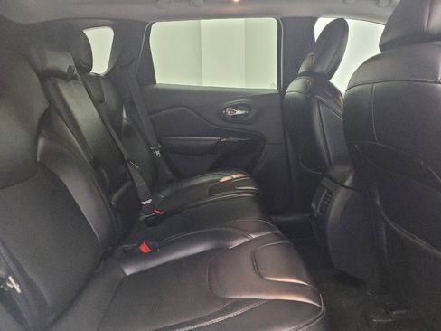 Used 2019 Jeep Cherokee Altitude image 19