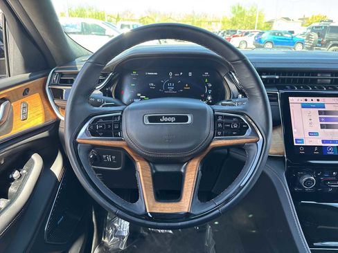 Used 2023 Jeep Grand Cherokee Summit image 18