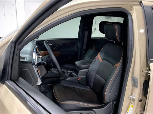 Used 2024 GMC Canyon AT4 w/ AT4 Premium Package AWD/4WD image 30