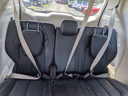 Used 2024 Chrysler Pacifica Touring-L FWD image 12