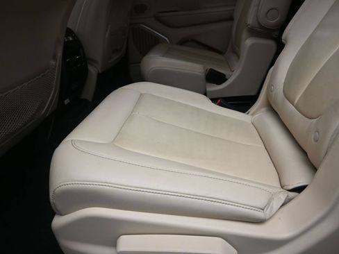 Used 2021 Jeep Grand Cherokee L Limited RWD image 16
