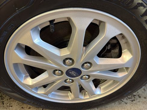 Used 2019 Ford Transit Connect XLT image 35