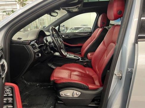 Used 2018 Porsche Macan AWD/4WD image 9