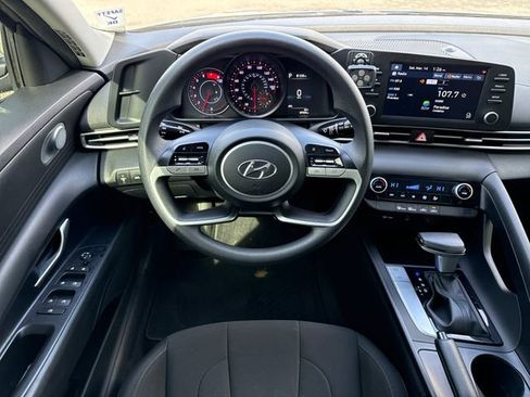 Used 2023 Hyundai Elantra SEL image 16