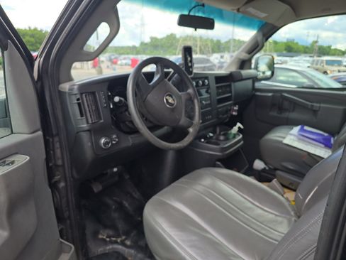 Used 2019 Chevrolet Express 2500 w/ Driver Convenience Package RWD image 4