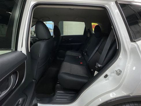 Used 2020 Nissan Rogue S image 18