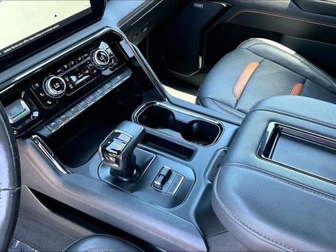 Used 2022 GMC Sierra 1500 AT4 w/ AT4 Premium Package AWD/4WD image 13