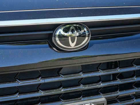 Used 2025 Toyota Grand Highlander FWD image 9