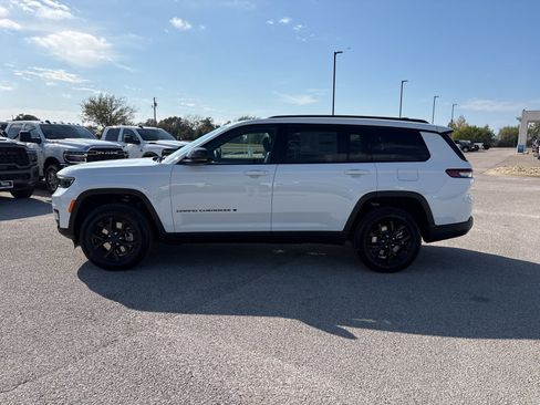 New 2025 Jeep Grand Cherokee L Altitude image 2