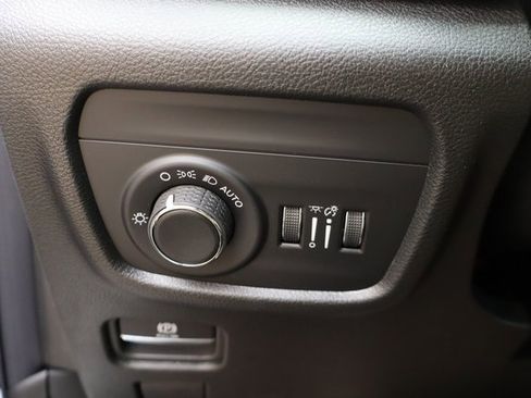 New 2025 Jeep Grand Cherokee Altitude image 12