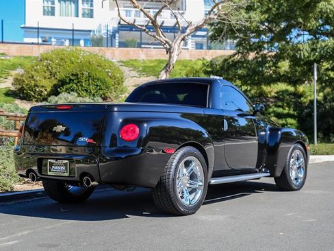 Used 2005 Chevrolet SSR w/ Preferred Equipment Group image 21