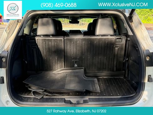 Used 2022 Toyota Highlander XLE AWD/4WD image 34