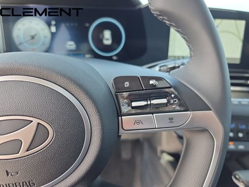 Certified 2025 Hyundai Elantra Limited FWD image 18